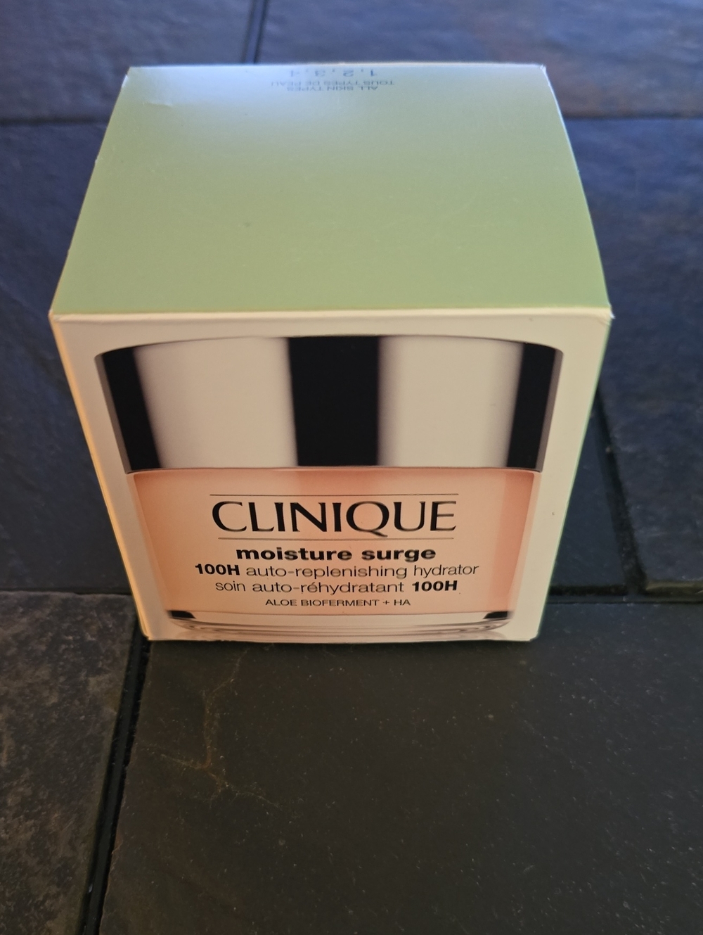 NWT Clinique Moisture Surge